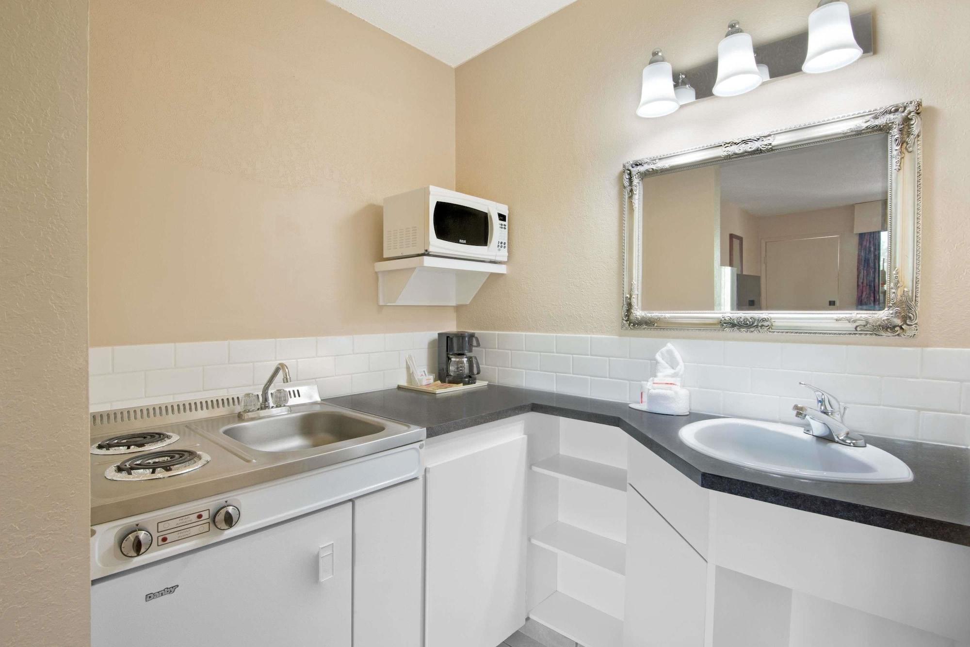 Howard Johnson By Wyndham Red Deer Exteriér fotografie