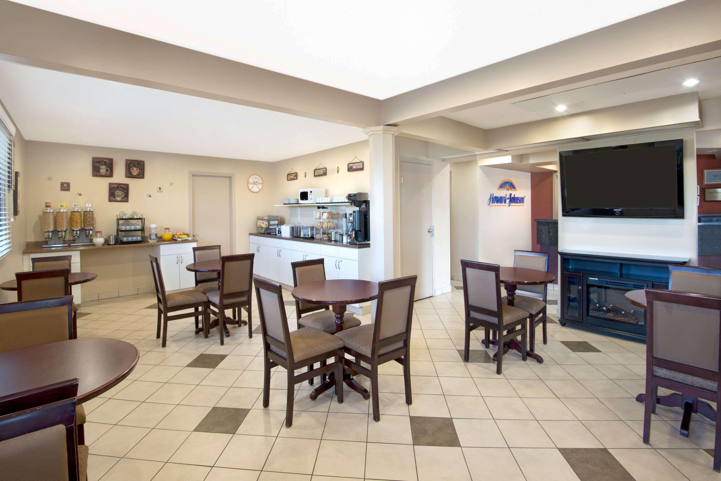 Howard Johnson By Wyndham Red Deer Exteriér fotografie